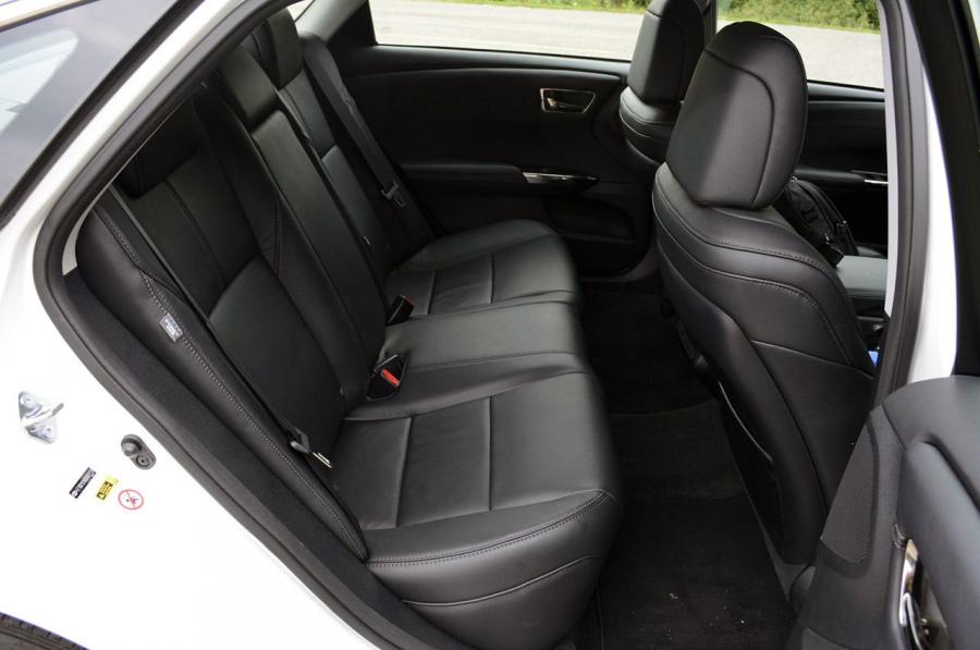  Toyota Avalon Hybrid 2013 года  (фото 21 из 42)